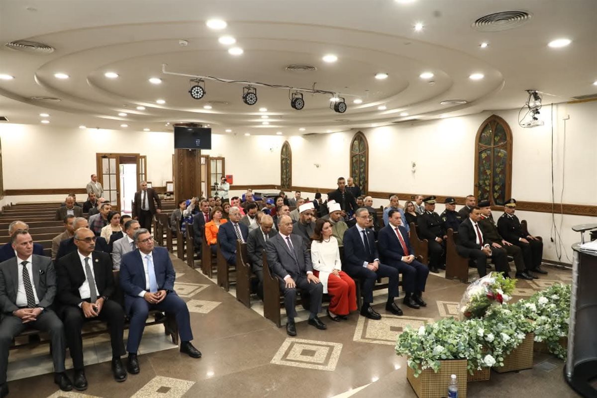 محافظ الجيزة يزور مقر الكنيسة الإنجيلية بالجيزة للتهنئة بعيد القيامة المجيد