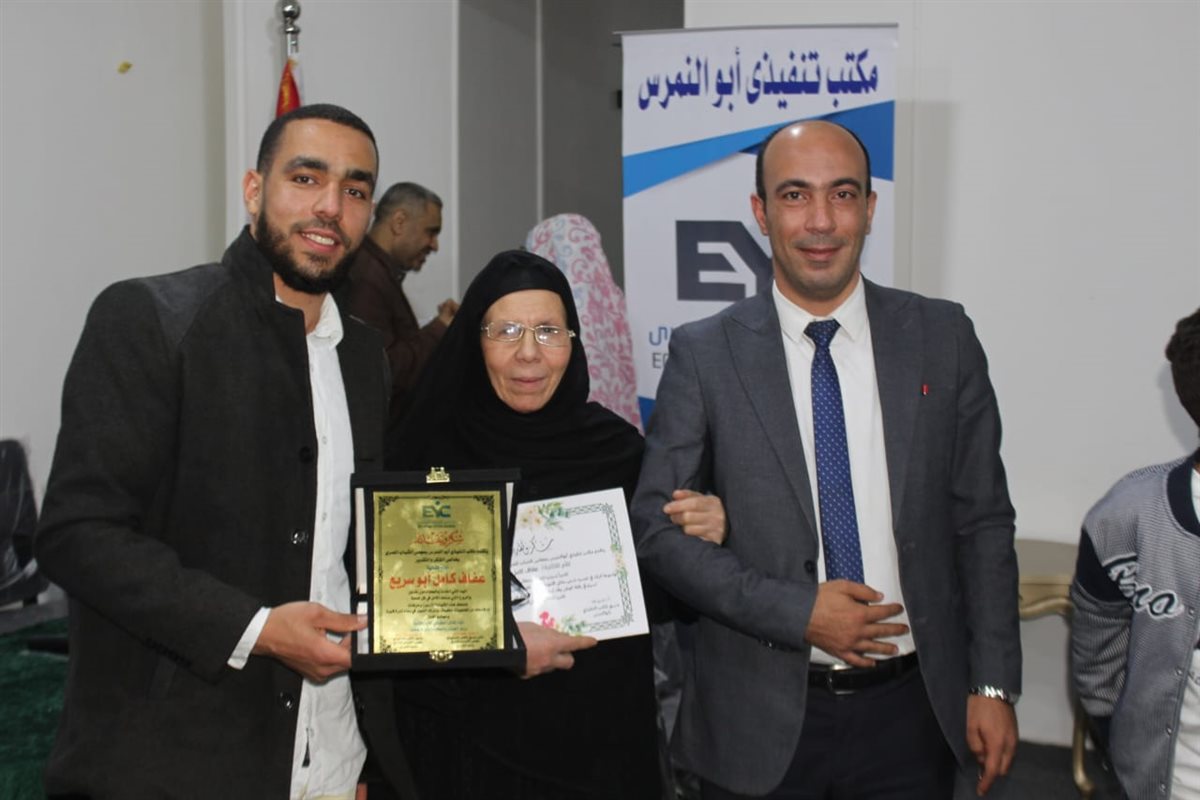 الابن حسام من تكريم الام المثالية&nbsp;