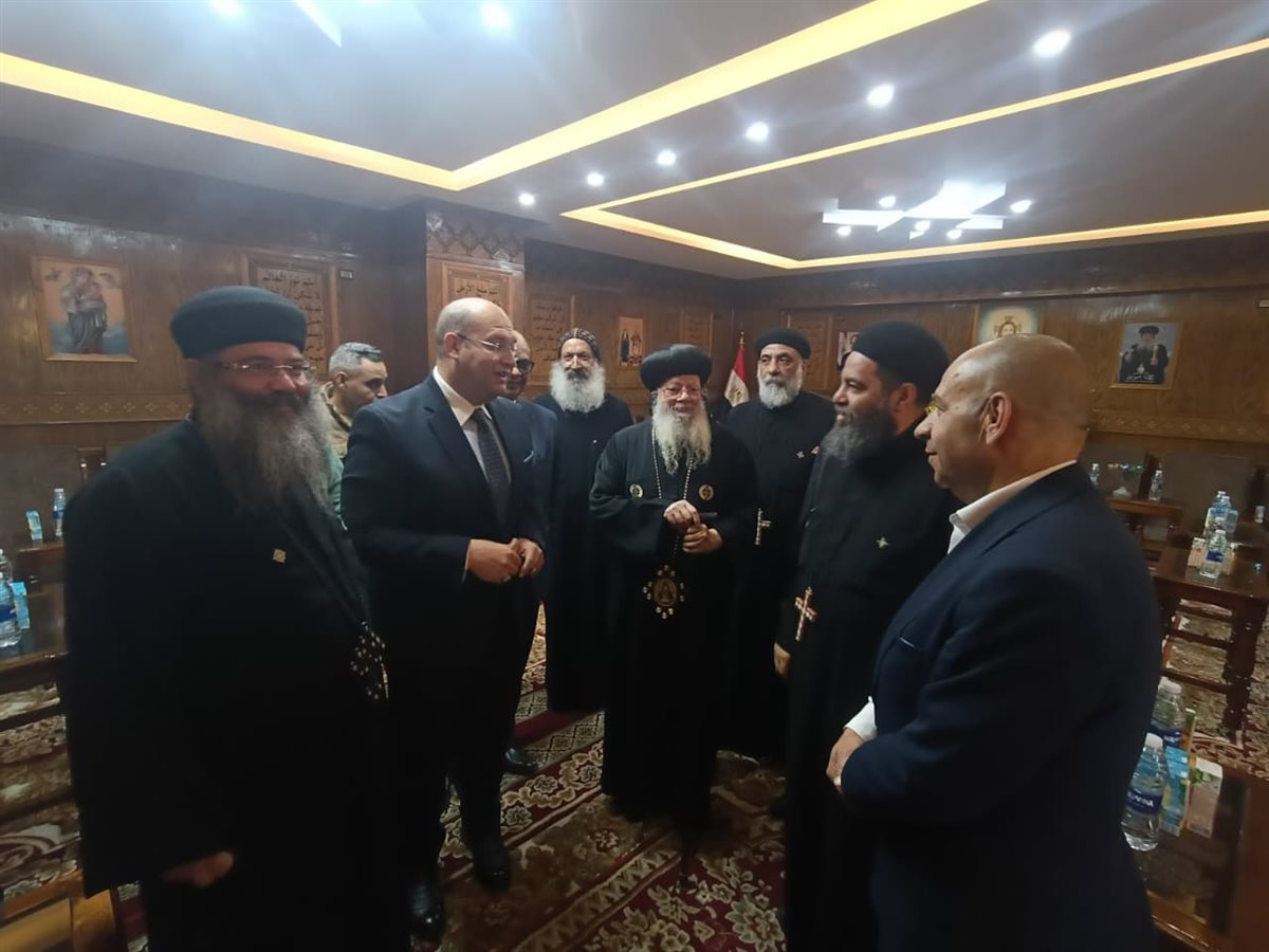 &nbsp;<strong>لقاء يجسد روح الوحدة الوطنية بين قيادات المحافظة ورجال الكنيسة</strong>