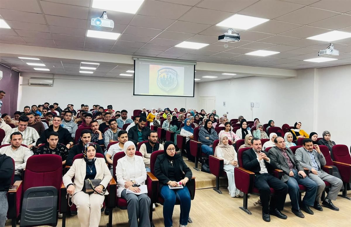 نقاشات طلابية خلال ندوة جامعة الدلتا التكنولوجية لمناهضة العنف ضد المرأة