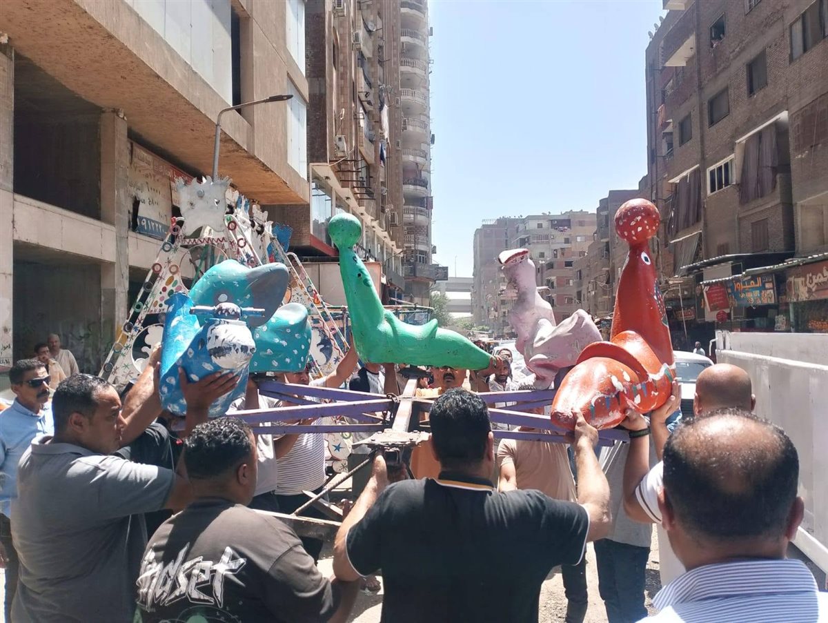 رفع السيارات المتهالكة والمراجيح والأكشاك غير المرخصة