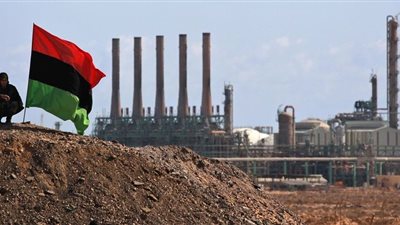 صحفي ليبي: الجيش استعاد السيطرة على موانئ النفط بـ 