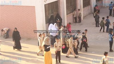 بالصور.. الطلاب يتوافدون على مدارس مدينة البدرشين