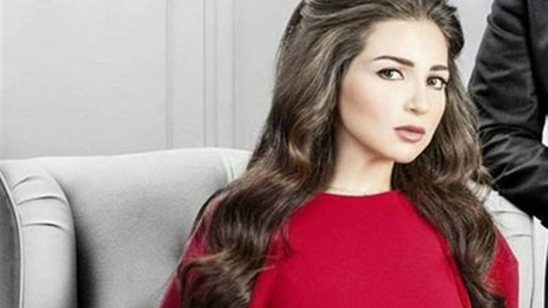 الفنانة مي عز الدين
