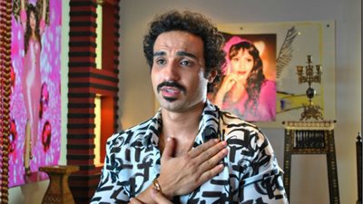 بالفيديو.. أحمد فهمي يرافق 