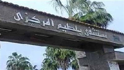 العشرات يتظاهرون داخل مستشفى 