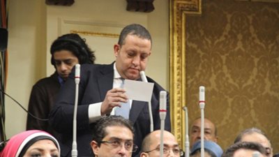 مشادة بين محمد عبد الغني وممثلة 