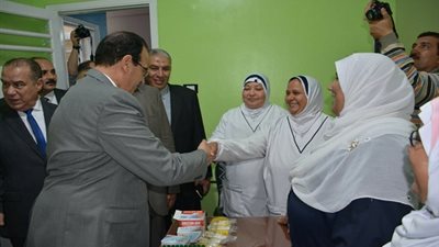 بالصور.. محافظ الدقهلية يشدن حملة لمكافحة الفيروسات الكبدية بدنديط