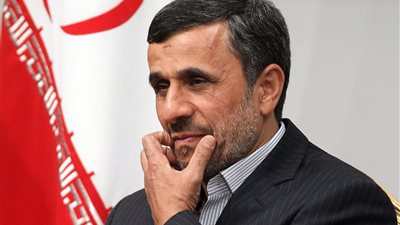 القضاء الإيراني يتهم أحمدي نجاد بـ