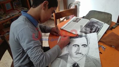 صور| شباب كفر الشيخ يبدعون في رسم جمال عبد الناصر أثناء الاحتفال بمئويته