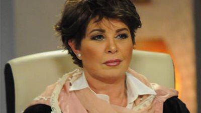 فيديو| نجوي إبراهيم تناشد المنتجين على الهواء 