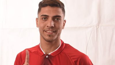 محمد شريف ينتظم في مران الأهلي