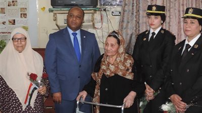 مدير أمن الغربية يحتفل بعيد الأم مع نزلاء دار الأمل للمسنين