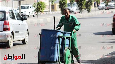 يجمل ما أفسده الآخرون.. 