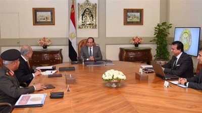 فيديو| السيسي يجتمع برئيس الوزراء ووزير التعليم لبحث تطوير الجامعات