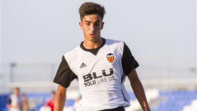 ليفربول يزاحم قطبي اسبانيا علي نجم فالنسيا