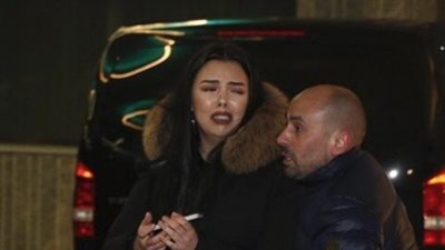 صور| بكاء مشجعة برتغالية لمنعها من مصافحة رونالدو 