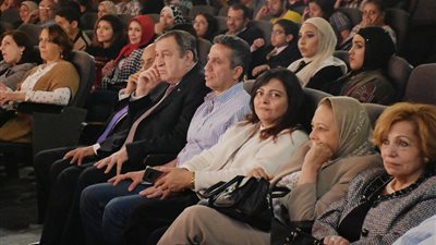 عصام شرف والعميد محمد سمير ومفيد شهاب ضيوف مسرحية 