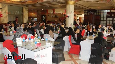 صور| في حفل أمهات الشهداء.. مساعد وزير الداخلية يكرم نجوم الفن