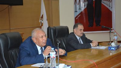 صور| محافظ الوادي الجديد: جارى الانتهاء من تفعيل الميكنة فى المصالح الحكومية