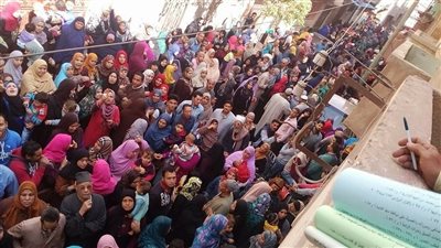تزاحم شديد على مكاتب القوى العاملة بالغربية للإستفادة من 