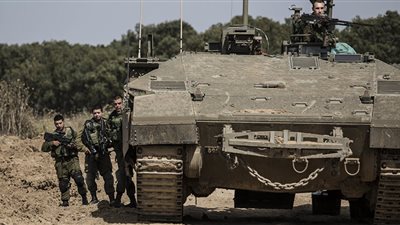 إسرائيل تعزز قواتها في الضفة وقطاع غزة