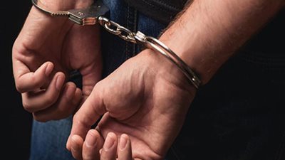 القبض على مقاول هارب من 35 حكم قضائى 
