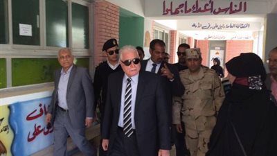 صور| محافظ جنوب سيناء يطالب بإقامة مظلات أمام مقر المركز الانتخابي بمدينة أبوزنيمة