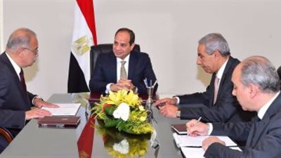 عاجل.. السيسي يجتمع مع شريف إسماعيل ووزيرة التخطيط