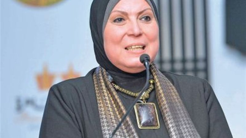نيفين جامع 