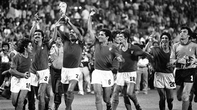 نوستالجيا المونديال.. لاعبو إيطاليا ينجون من الموت ويتوجون بلقب كأس العالم