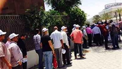 تسابق المواطنين على اللجان الانتخابية قبل موعد التصويت بساعة 