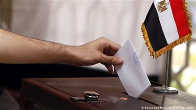 فيديو| أحمد موسى ينشر صورة لاستمارة الانتخابات الرئاسية 2018 