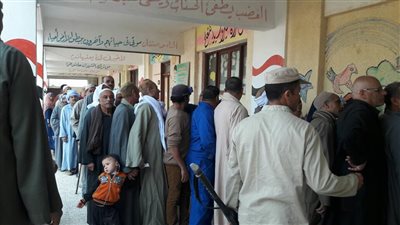 انتخابات الرئاسة| صور.. طوابير من الناخبين امام اللجان ببني سويف