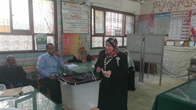 صور| عضو القومي للمرأة ببني سويف تدلي بصوتها في انتخابات الرئاسة 2018