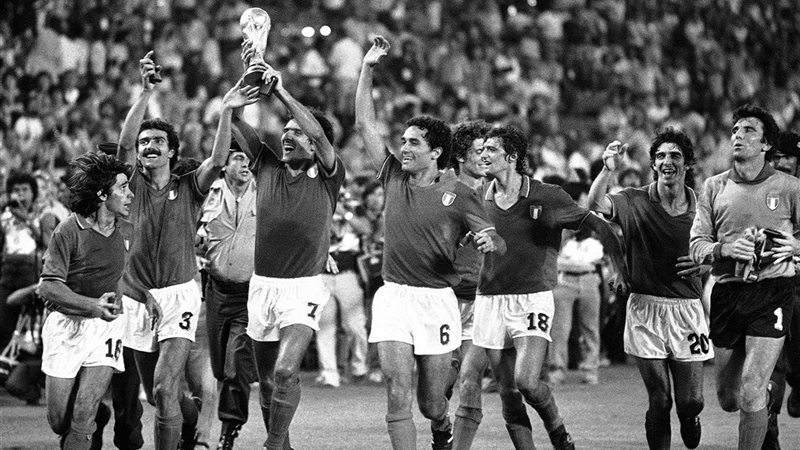 منتخب إيطاليا يتوج