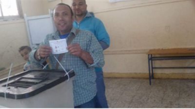 المصور أشرف العراقي يصوت في الانتخابات الرئاسية 2018