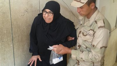 الأنبا صليب ومدير أوقاف يشاركوا الناخبين التصويت بميت غمر (صور)