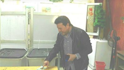 أمير الغناء العربي  يدلي بصوته في الانتخابات الرئاسية 2018