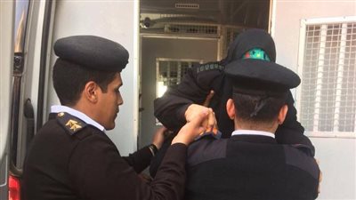 ما بين حماية المواطنين وتسهيل العملية الانتخابية.. الشرطة تبدع في أول أيام العرس الديمقراطي