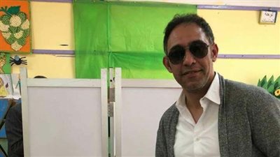 عمرو مصطفى يدلي بصوته في انتخابات الرئاسة 2018