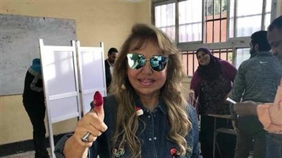الإعلامية سهير شلبي تدلي بصوتها في انتخابات الرئاسة 2018