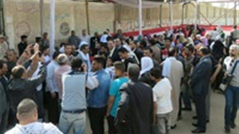 مسيرة للأهالى بشوارع