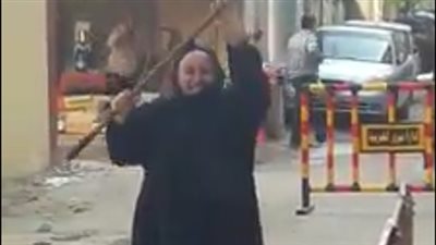 مسنة ترقص على أنغام 