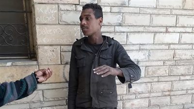 شاب يناشد وزارة التضامن لتوفير كشك له بدلاً من التسول في الشارع