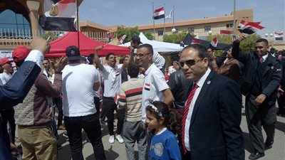 مدينتي تشتعل بالحماس الوطني أمام اللجان في يوم الانتخابات الأول 