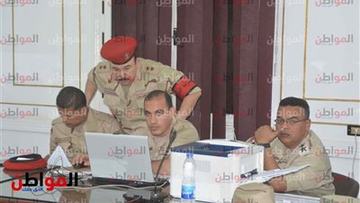 محافظ المنيا يتابع انتظام العملية الانتخابية من غرفة العمليات الرئيسية (صور)