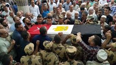 محافظ الغربية يشارك الجنازة العسكرية للرائد 