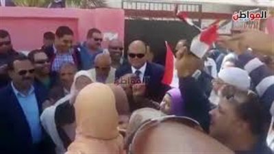 اللواء علاء أبو زيد يدلي بصوته في مدرسة مطروح الإعدادية
