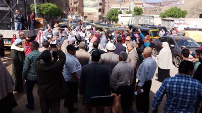 توافد الناخبين على لجان الانتخابات المصرية 2018 بمدرسة السلام فى كفر شكر (صور)